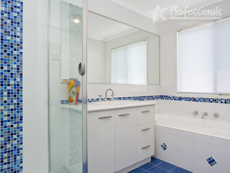 17 Walla Place, Wagga Wagga NSW 2650