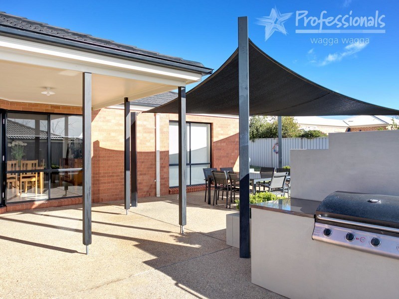17 Walla Place, Wagga Wagga NSW 2650