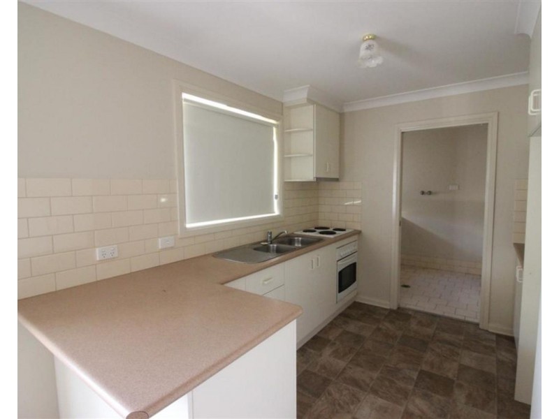 5/2 Bamarook Crescent, Glenfield Park NSW 2650