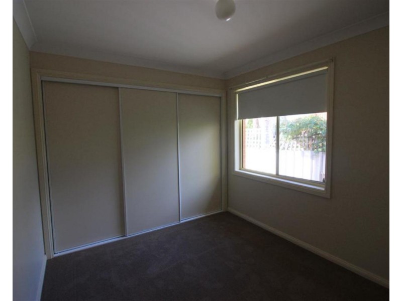 5/2 Bamarook Crescent, Glenfield Park NSW 2650