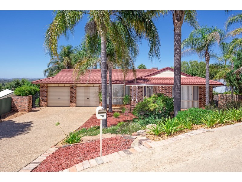 70 Simkin Avenue, Wagga Wagga NSW 2650