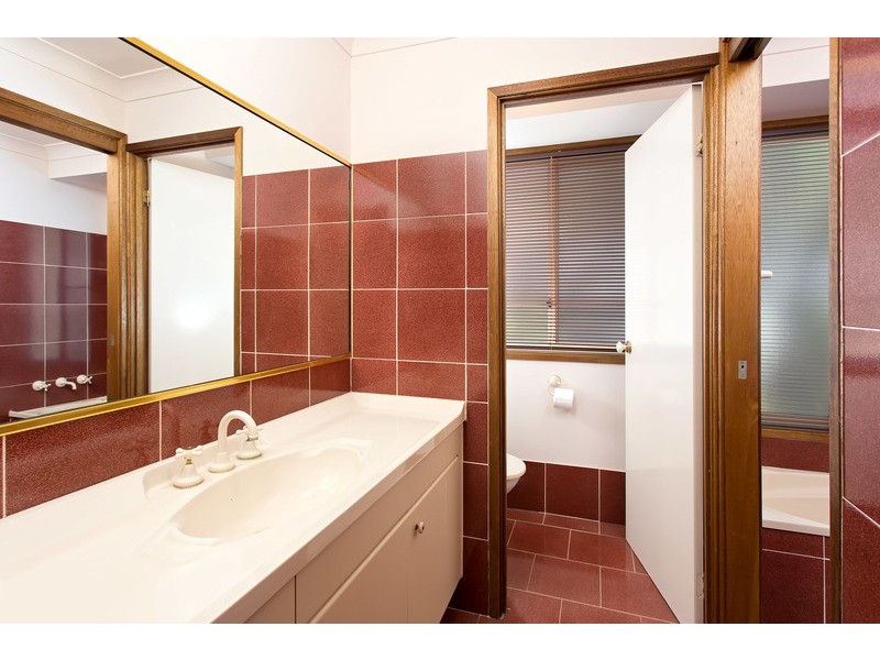 70 Simkin Avenue, Wagga Wagga NSW 2650