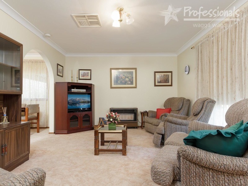 3 Casey Place, Mount Austin NSW 2650