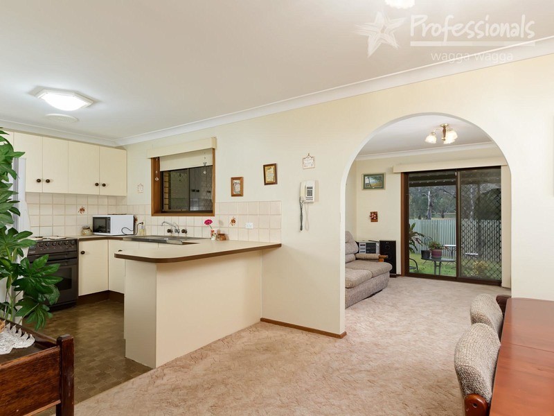 3 Casey Place, Mount Austin NSW 2650