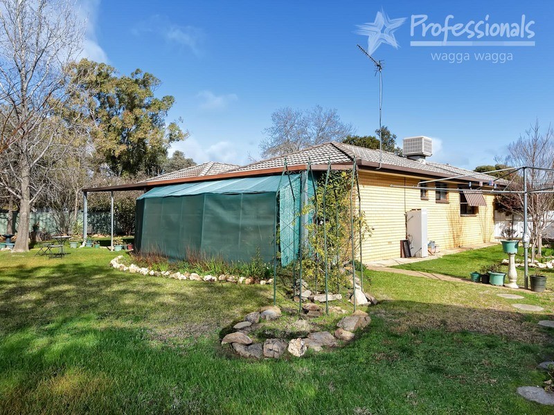 3 Casey Place, Mount Austin NSW 2650