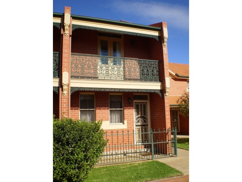 8/11 Crampton Street, Wagga Wagga NSW 2650
