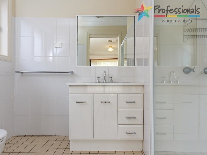 8 Bocquet Street, Wagga Wagga NSW 2650
