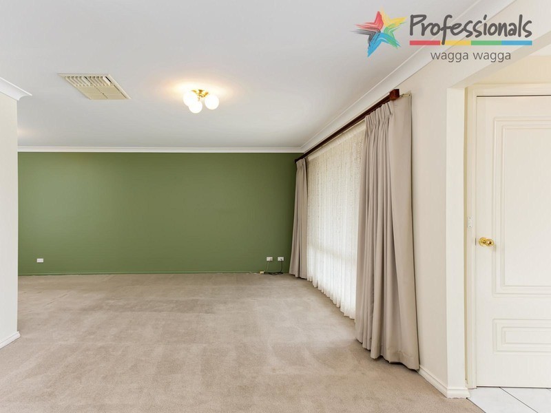 8 Bocquet Street, Wagga Wagga NSW 2650