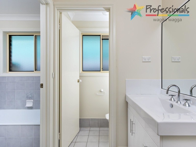 8 Bocquet Street, Wagga Wagga NSW 2650