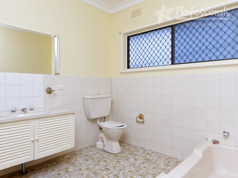 147 Fernleigh Road, Wagga Wagga NSW 2650