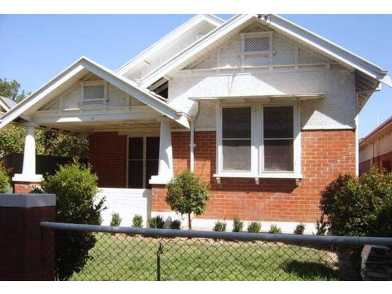 18 The Esplanade, Wagga Wagga NSW 2650