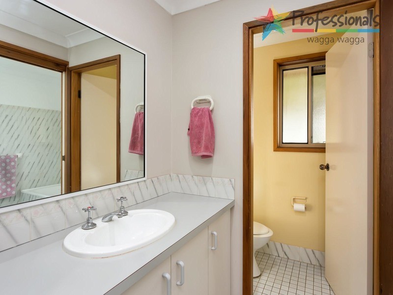 8 Avocet Drive, Wagga Wagga NSW 2650