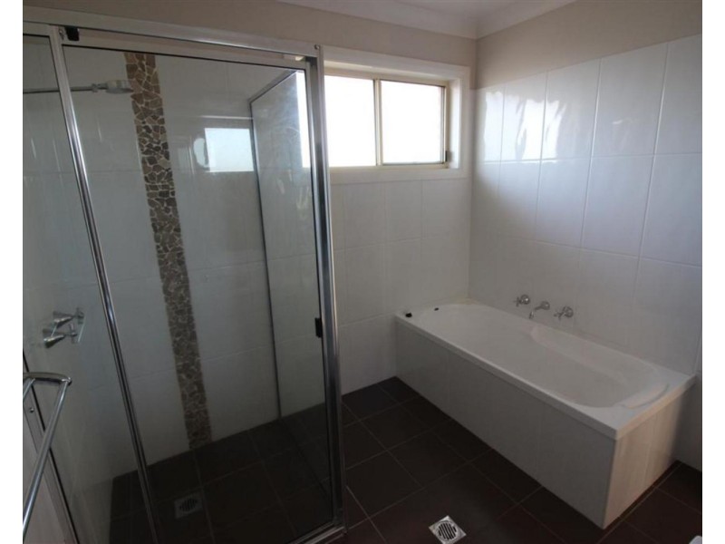 1 Tocal Street, Bourkelands NSW 2650