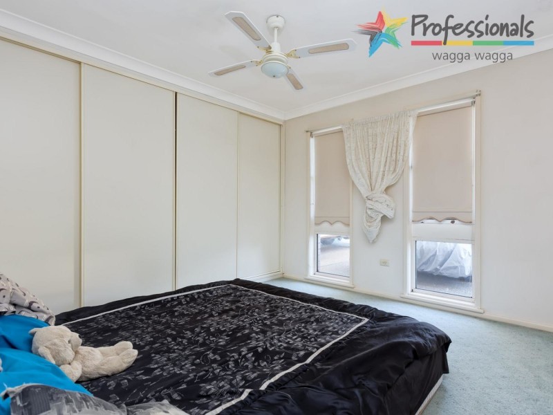 13 Higgins Avenue, Wagga Wagga NSW 2650