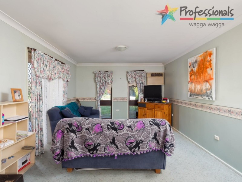 13 Higgins Avenue, Wagga Wagga NSW 2650