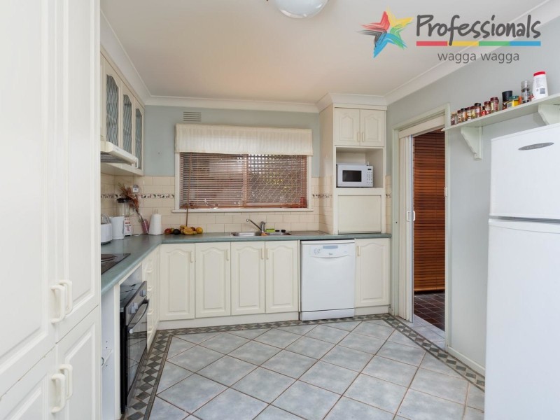 13 Higgins Avenue, Wagga Wagga NSW 2650