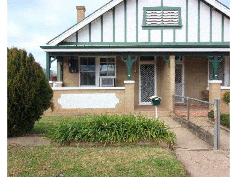 90 Crampton Street, Wagga Wagga NSW 2650