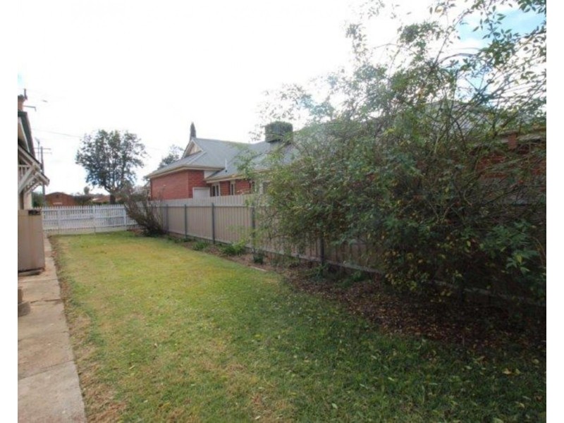 90 Crampton Street, Wagga Wagga NSW 2650