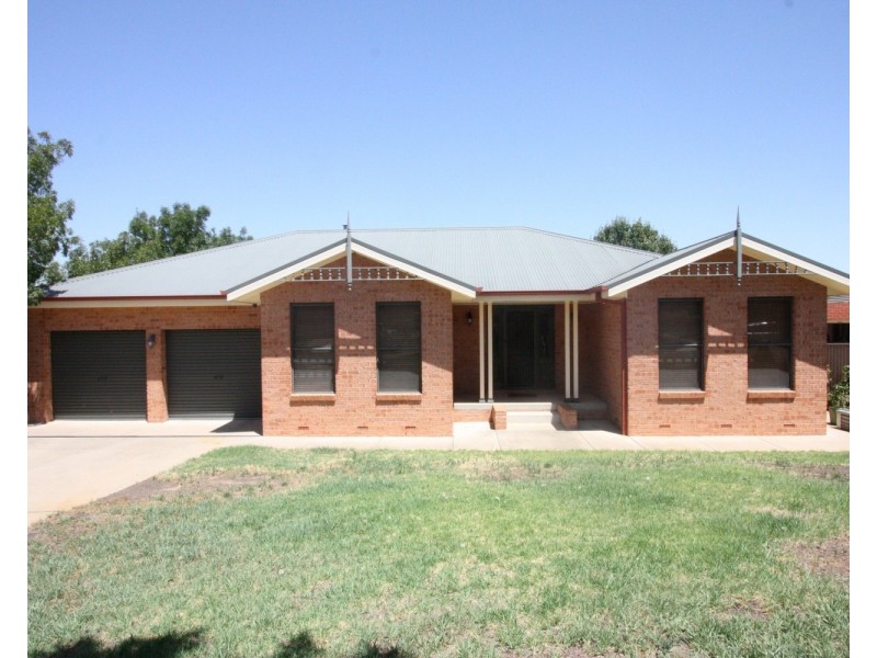 8 Galleon Place, Estella NSW 2650