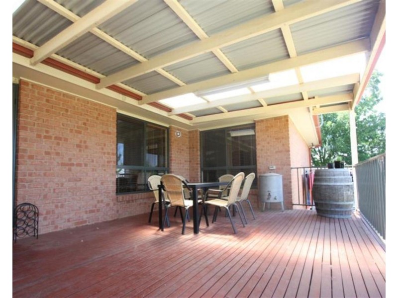 8 Galleon Place, Estella NSW 2650