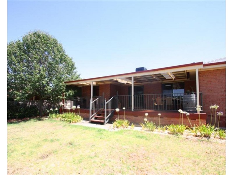 8 Galleon Place, Estella NSW 2650