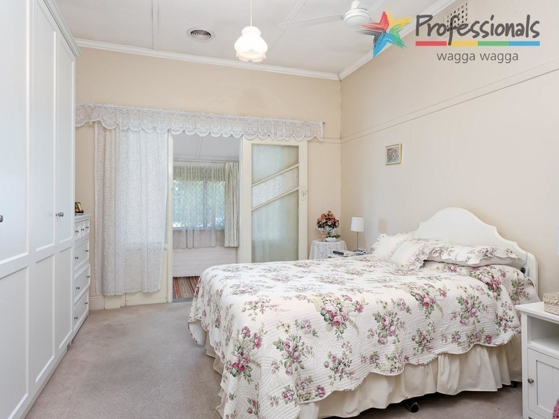 11 Oates Avenue, Wagga Wagga NSW 2650