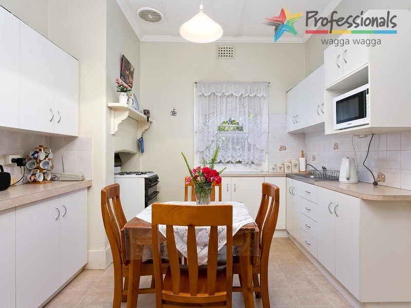 11 Oates Avenue, Wagga Wagga NSW 2650