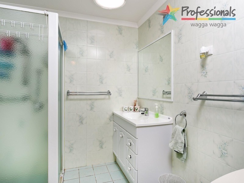11 Oates Avenue, Wagga Wagga NSW 2650
