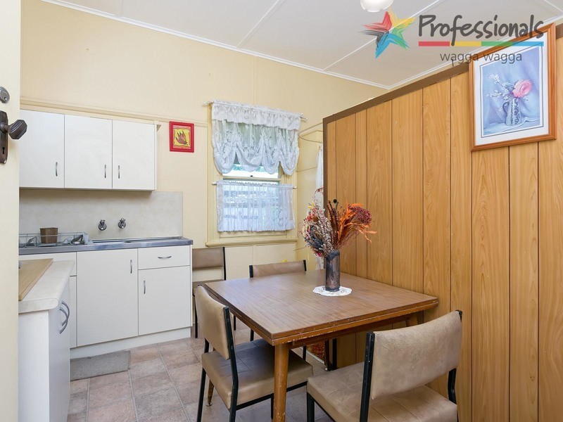 11 Oates Avenue, Wagga Wagga NSW 2650