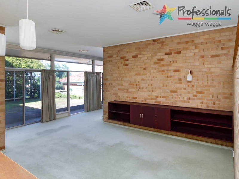 15 Sunshine Avenue, Wagga Wagga NSW 2650