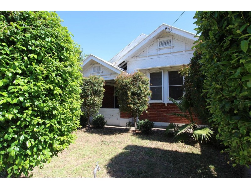 18 The Esplanade, Wagga Wagga NSW 2650