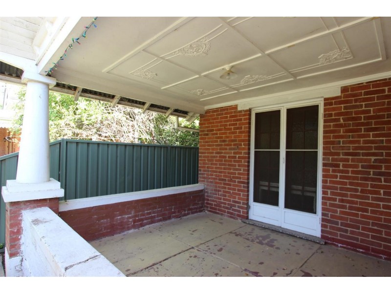18 The Esplanade, Wagga Wagga NSW 2650