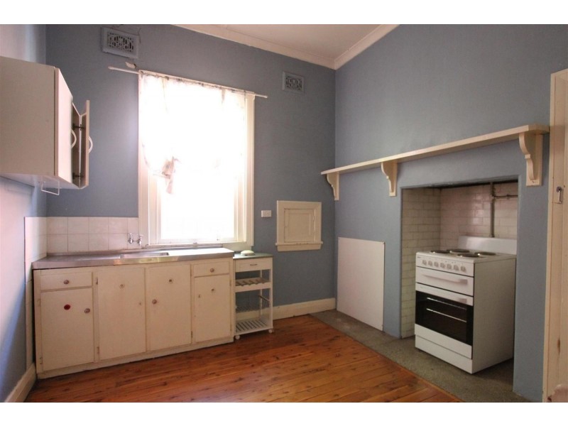 18 The Esplanade, Wagga Wagga NSW 2650