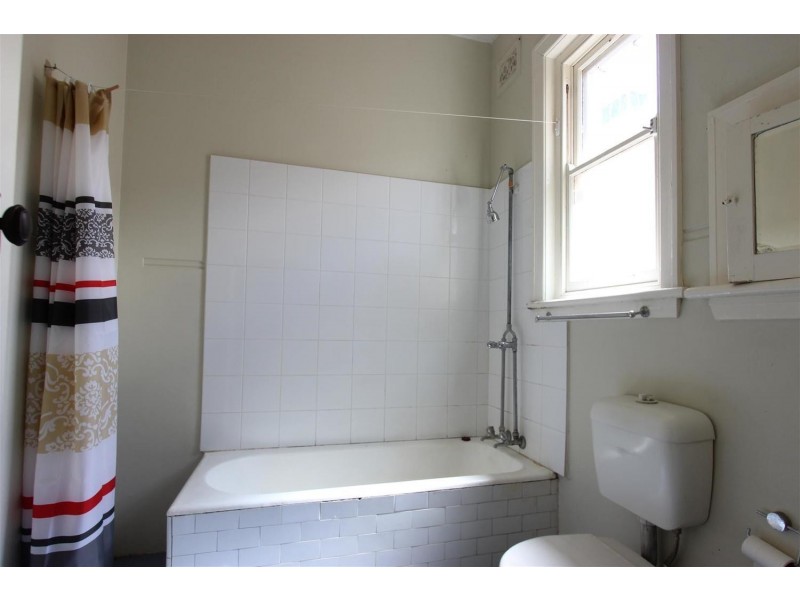 18 The Esplanade, Wagga Wagga NSW 2650
