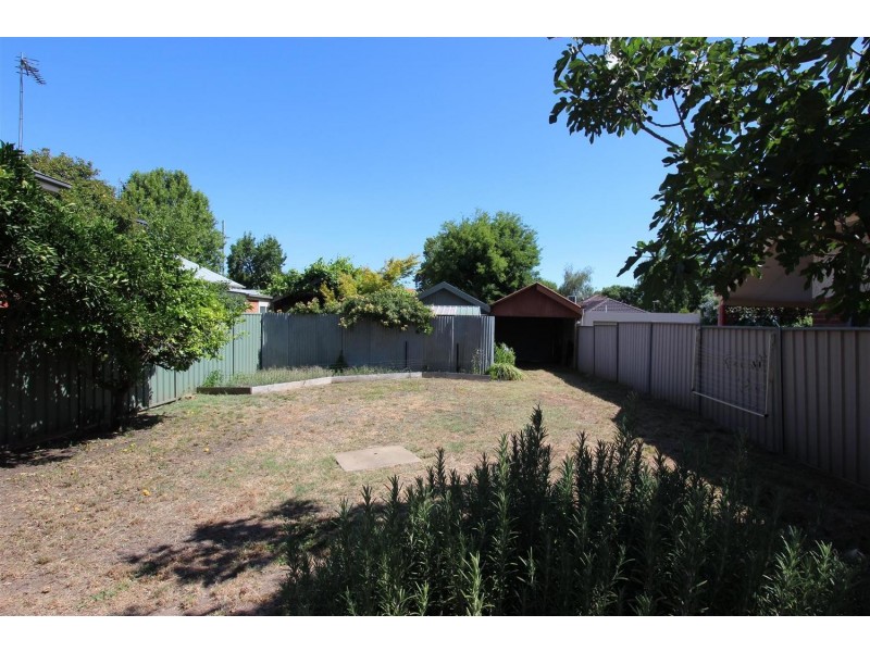 18 The Esplanade, Wagga Wagga NSW 2650