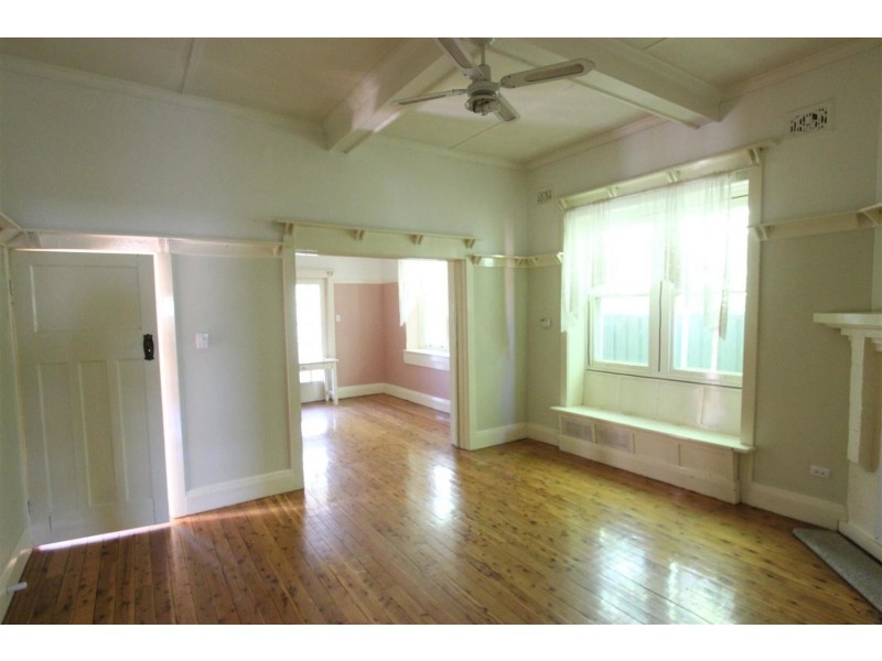 18 The Esplanade, Wagga Wagga NSW 2650