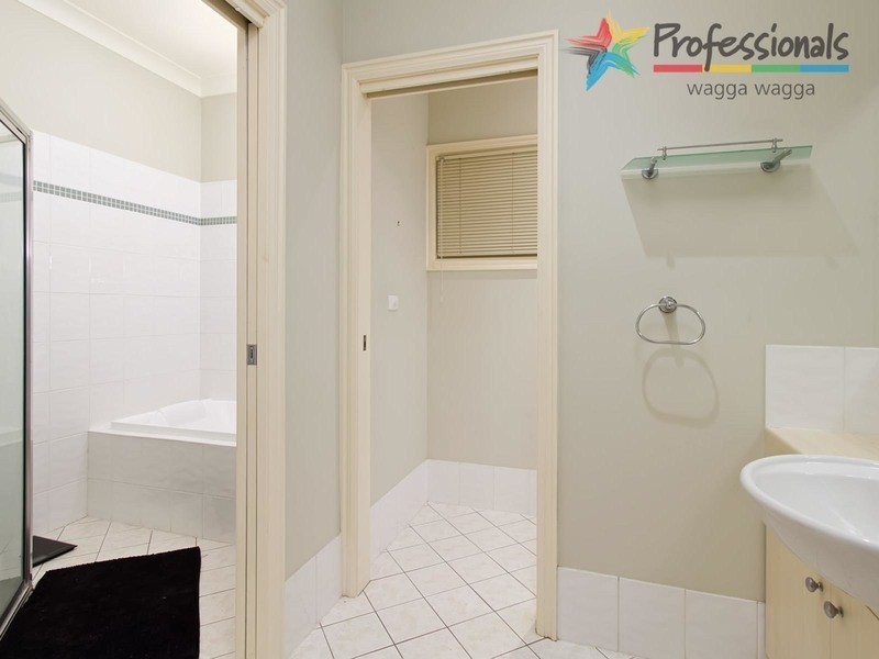 18 Stellway Close, Wagga Wagga NSW 2650