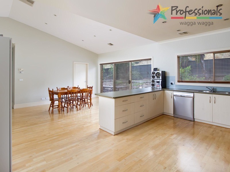 18 Stellway Close, Wagga Wagga NSW 2650