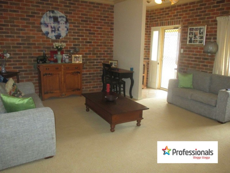 2/76 Brookong Avenue, Wagga Wagga NSW 2650