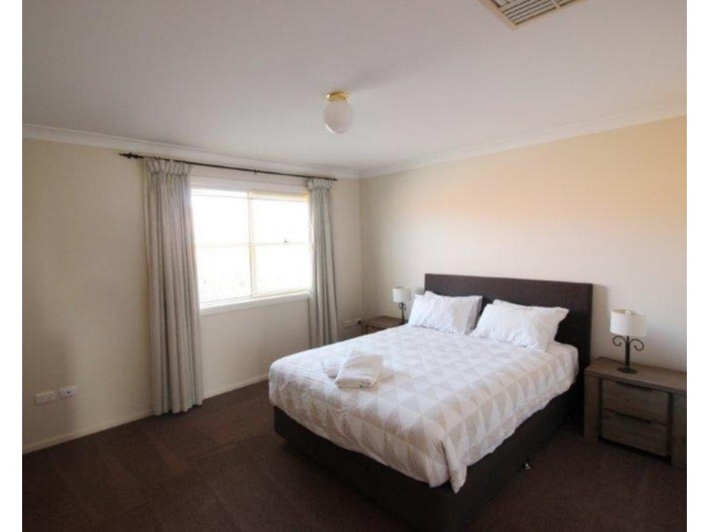 19/11 Crampton Street, Wagga Wagga NSW 2650