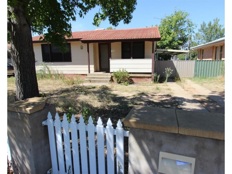 42 Bruce Street, Wagga Wagga NSW 2650