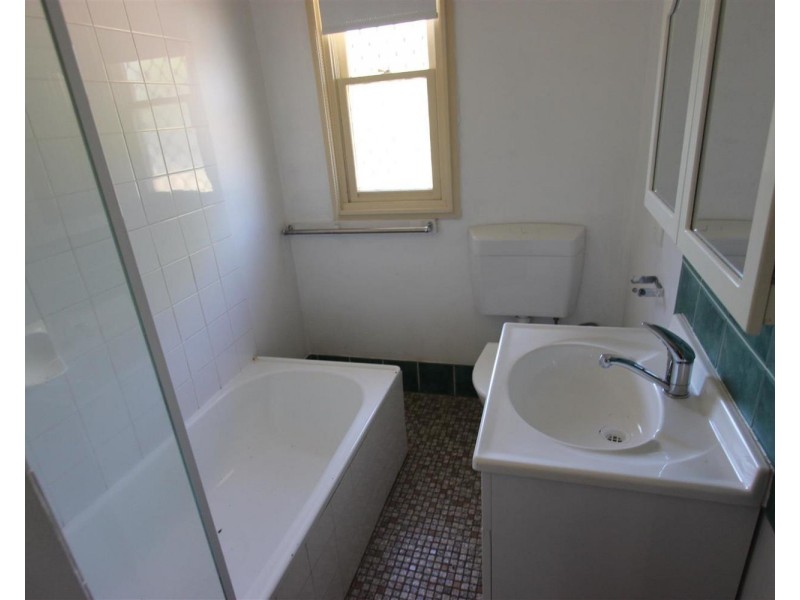 42 Bruce Street, Wagga Wagga NSW 2650