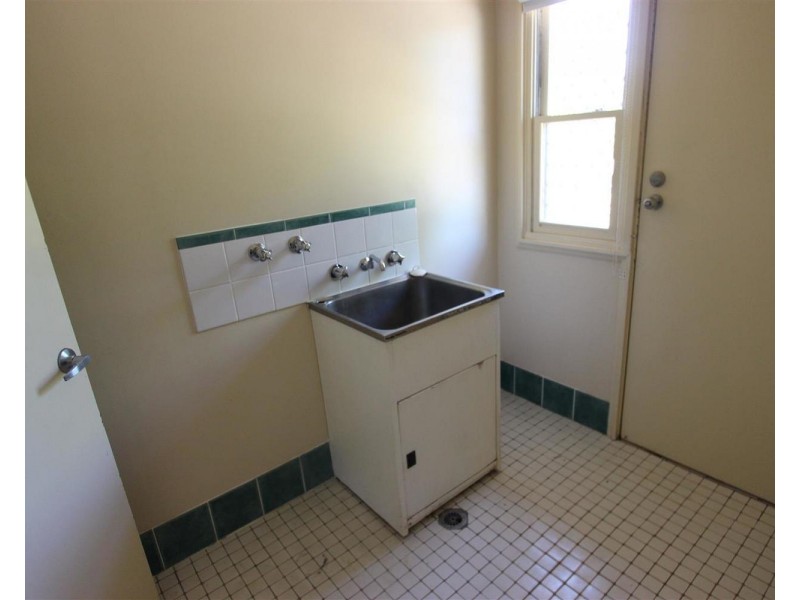 42 Bruce Street, Wagga Wagga NSW 2650