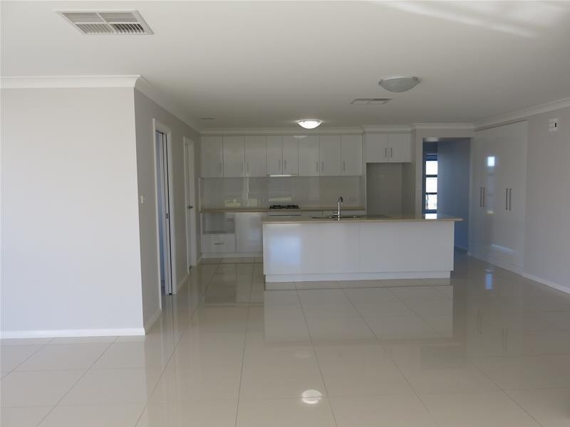 77 Strickland Drive, Wagga Wagga NSW 2650