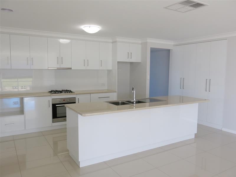 77 Strickland Drive, Wagga Wagga NSW 2650