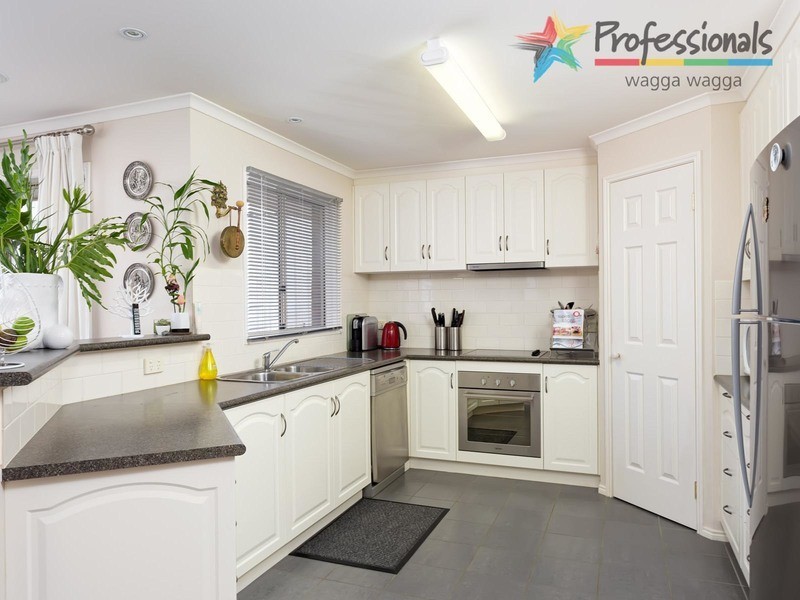 2 Merong Street, Wagga Wagga NSW 2650