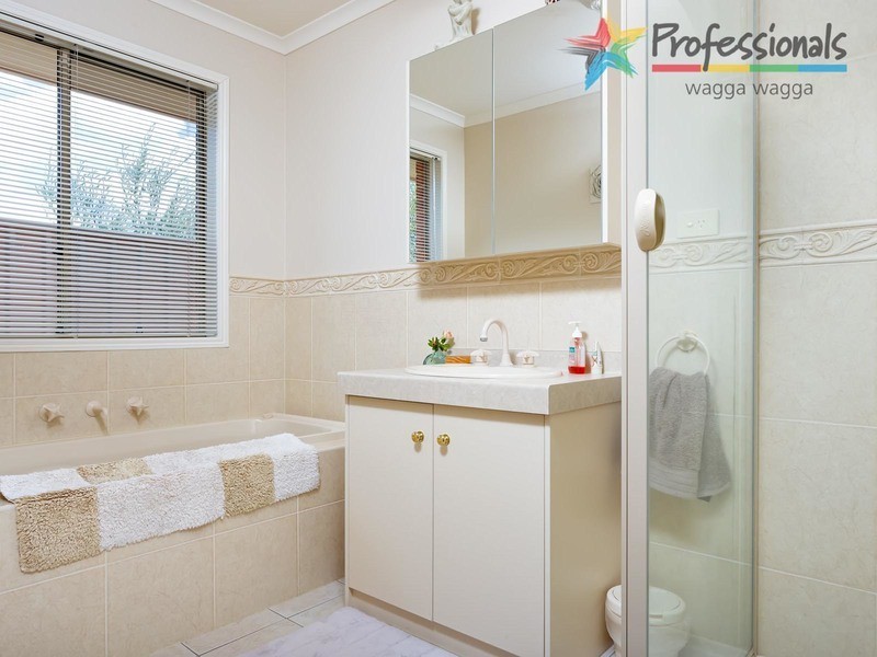 2 Merong Street, Wagga Wagga NSW 2650