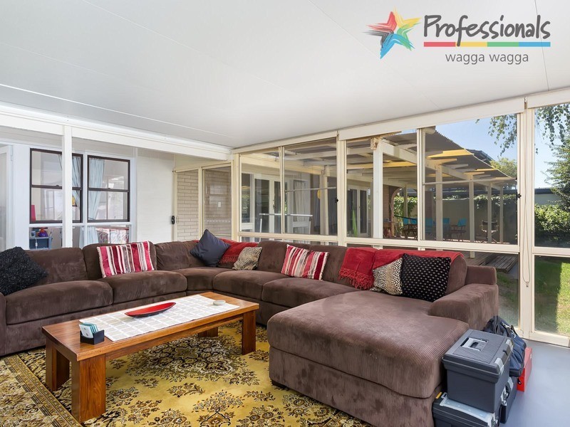 21 Dalkeith Avenue, Wagga Wagga NSW 2650