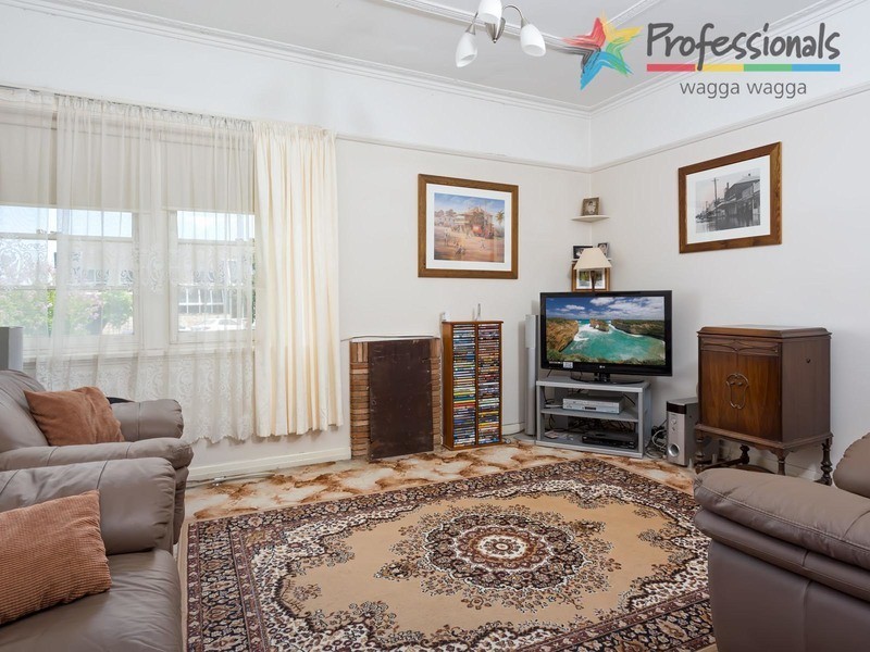 27 Dobbs Street, Wagga Wagga NSW 2650