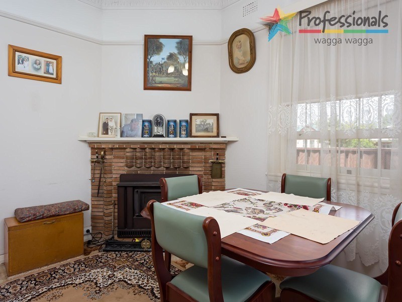 27 Dobbs Street, Wagga Wagga NSW 2650